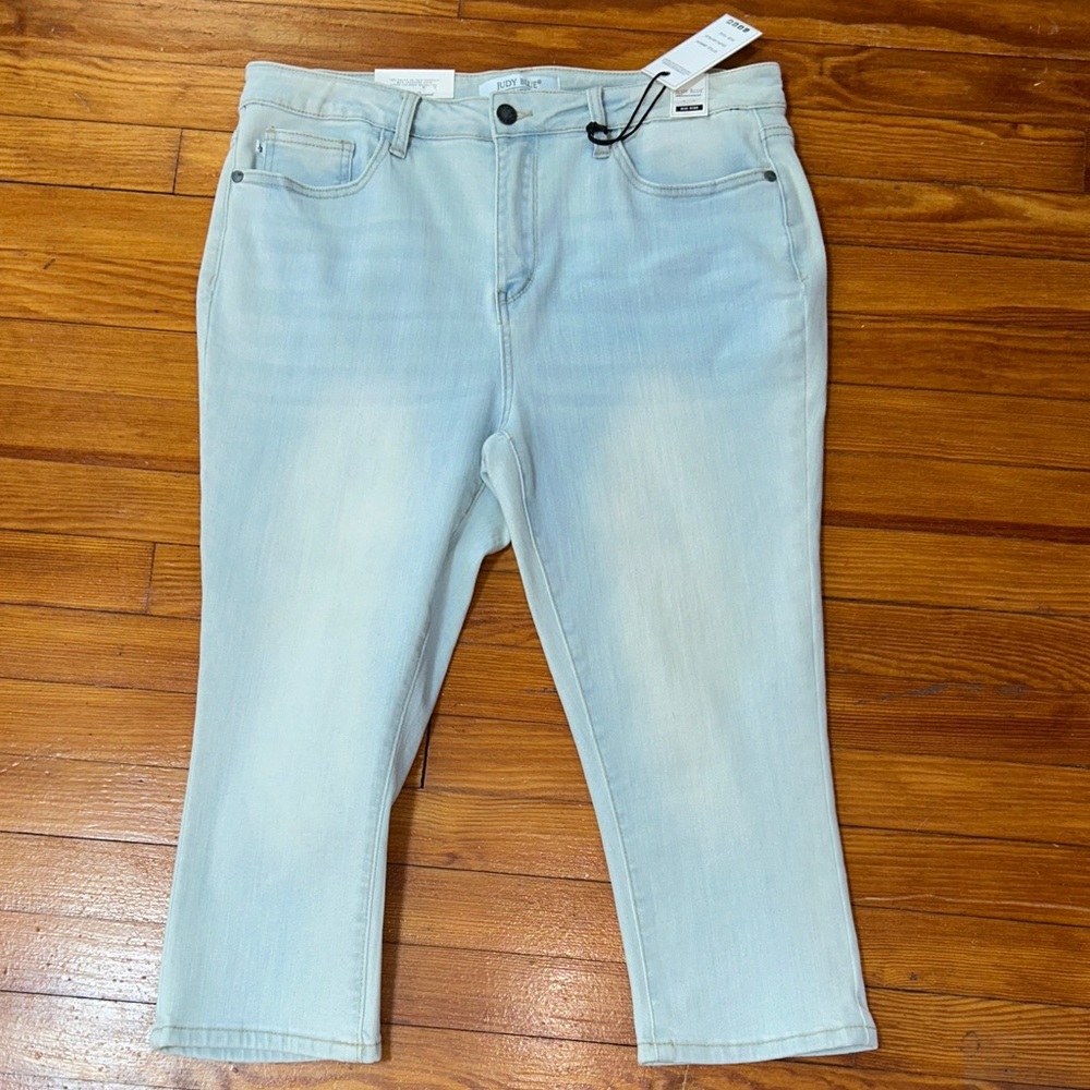 Judy Blue Mid Rise Skinny Fit Capri